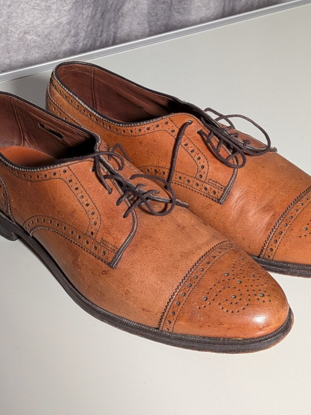 Allen Edmonds Sanford sz 11 1/2 Men's Leather Semi-Brogue Cap Toe Oxfords / Derb